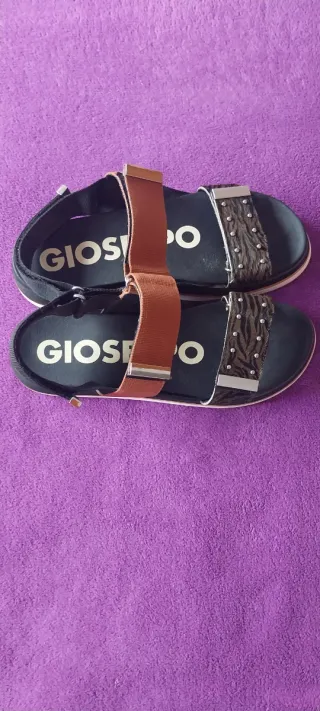Sandalias Gioseppo negras y marrones