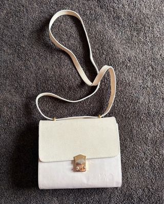 Bolso de hombro blanco