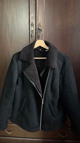 Chaqueta negra forrada