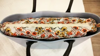 Bolso O bag azul con interior floral