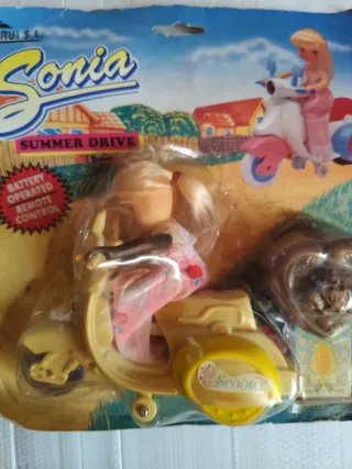 Muñeca Sonia con Scooter y Mando
