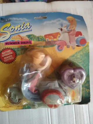 Muñeca Sonia con Scooter y Mando