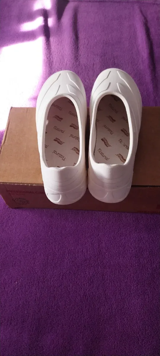 Zuecos Reposa Blancos