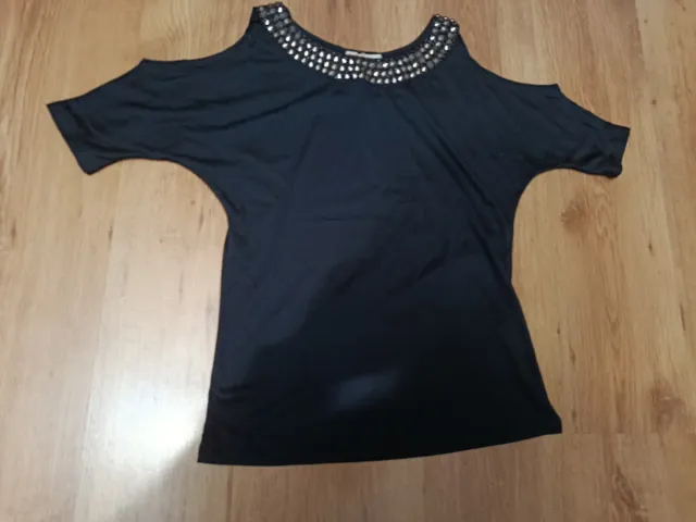Camiseta negra hombros descubiertos talla M