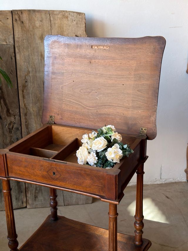 Tavolini francesi antichi da cucito