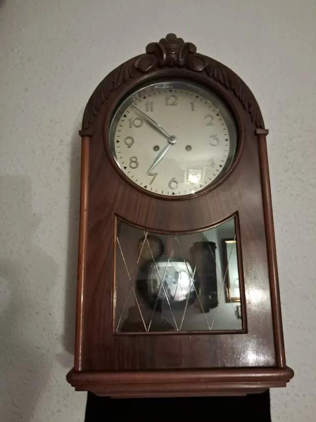 Orologio da parete antico in legno