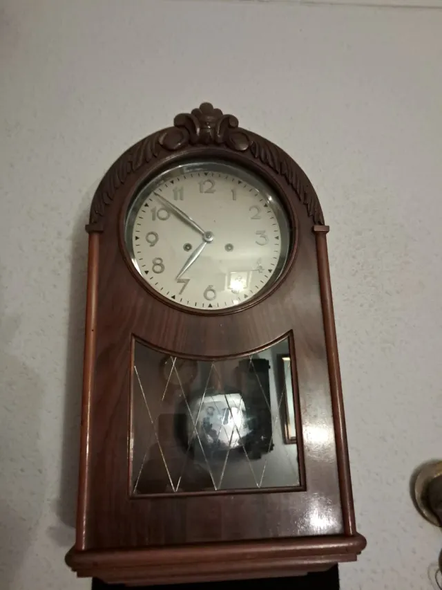 Orologio da parete antico in legno