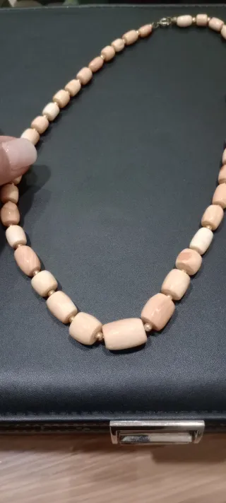 Collana corallo beige e oro