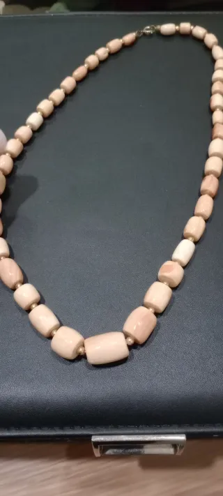 Collana corallo beige e oro