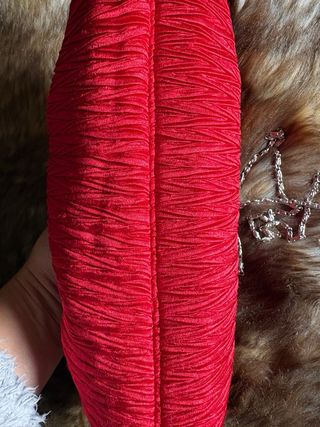 Bolso de fiesta rojo con pedrería