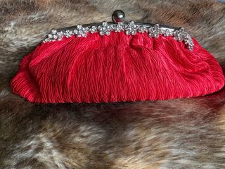 Bolso de fiesta rojo con pedrería