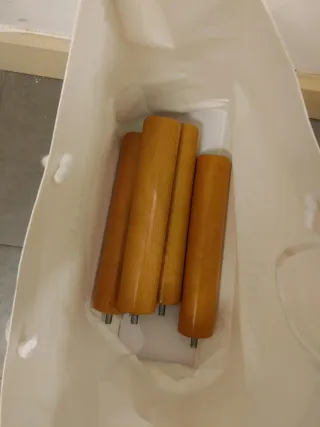 Cama articulada motorizada con colchón.