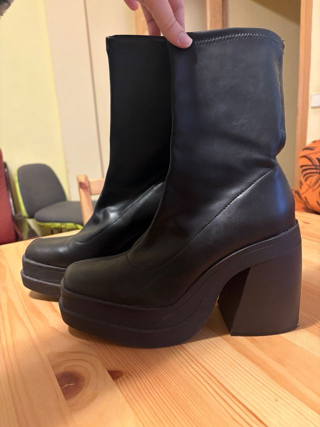 Botas tacón Zara Talla 41 Negras