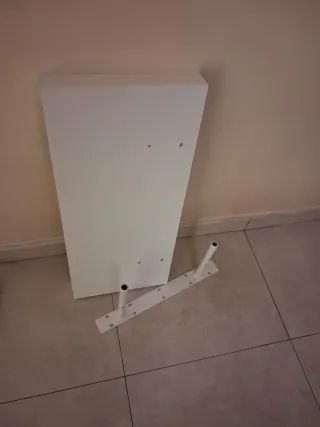 Estantería blanca metálica