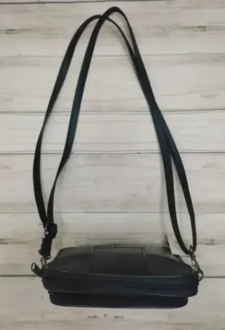 OFERTA. RIÑONERA DE PIEL. BOLSO MULTIUSOS NEGRO