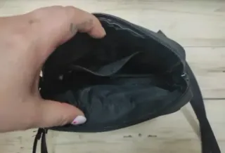 OFERTA. RIÑONERA DE PIEL. BOLSO MULTIUSOS NEGRO