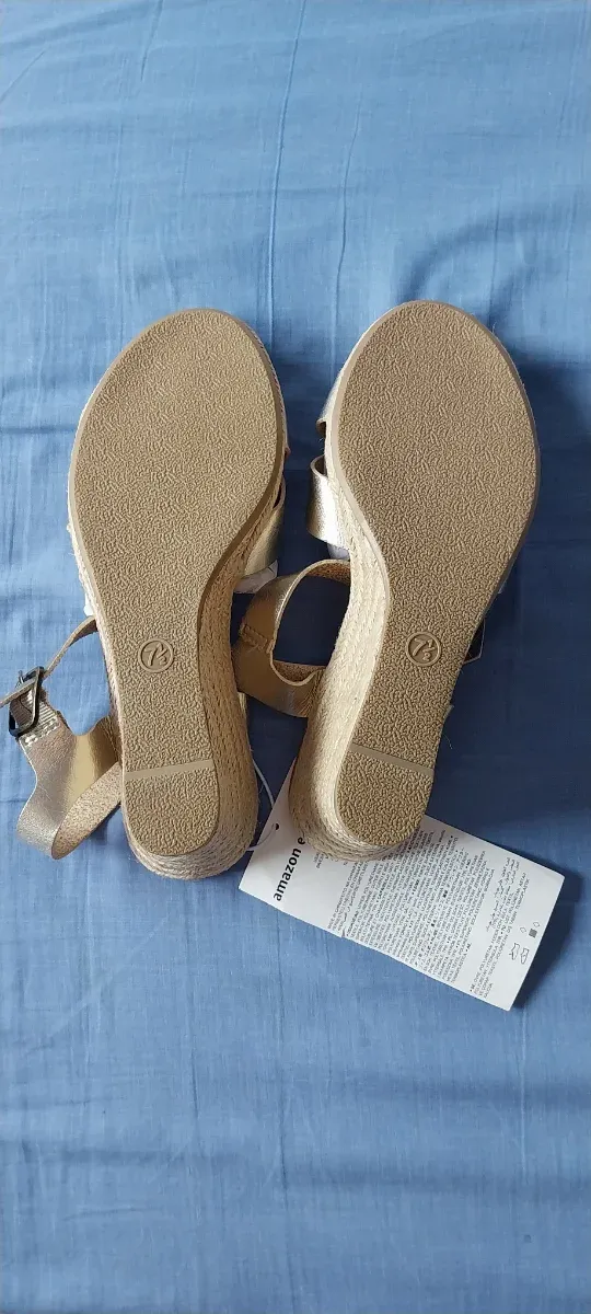 Sandalias doradas y plateadas cuña