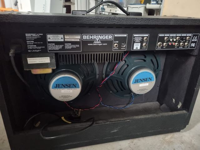 Amplificador Behringer GMX212 V-Tone