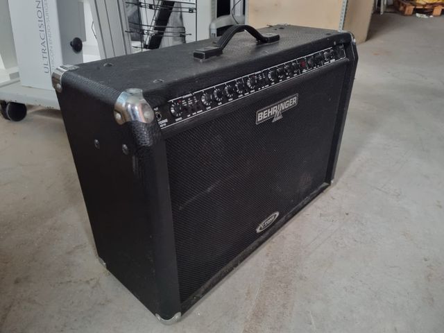 Amplificador Behringer GMX212 V-Tone