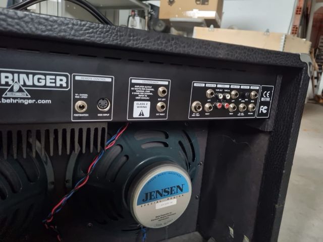 Amplificador Behringer GMX212 V-Tone