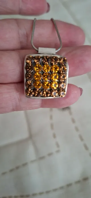 Colgante con cadena, marca Peccato