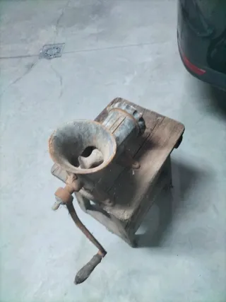 Mini mesa tocinera de madera y metal