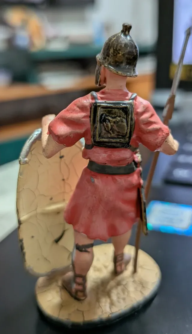 Figura di soldato romano in piombo