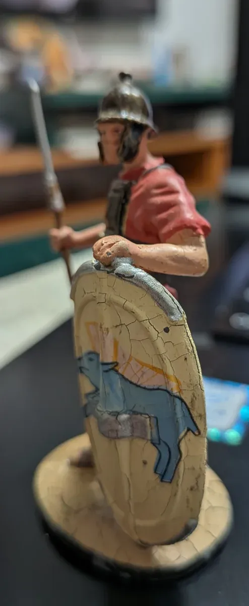 Figura di soldato romano in piombo