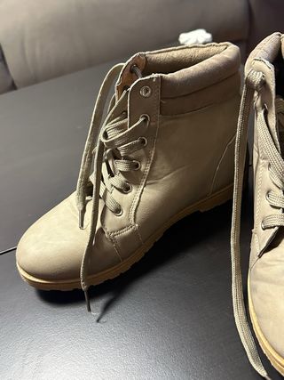 Botas beige con cordones