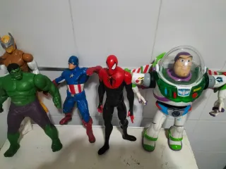 Muñecos Superhéroes Buzz Lightyear Hulk Spiderman.