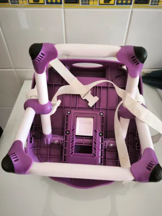 Cadeira de alimentação Chicco roxa portátil