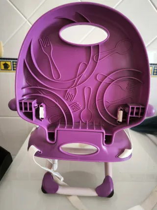 Cadeira de alimentação Chicco roxa portátil