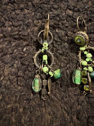Pendientes pedrería verde y dorados