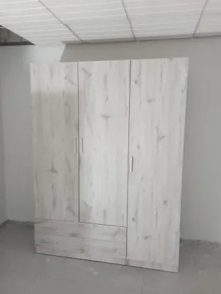 Armadi NUOVI a 3 porte in offerta