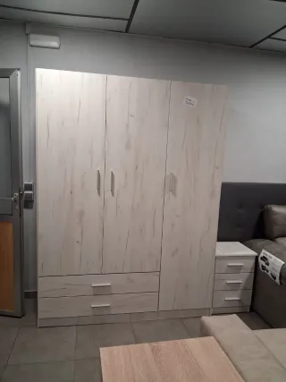 Armadi NUOVI a 3 porte in offerta