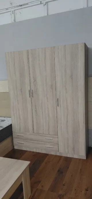 Armadi NUOVI a 3 porte in offerta