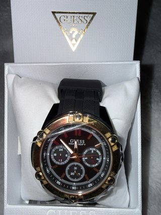 Reloj Guess Elegante Dorado y Rojo