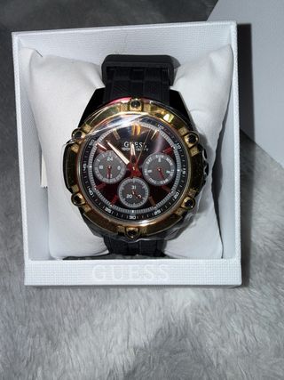 Reloj Guess Elegante Dorado y Rojo