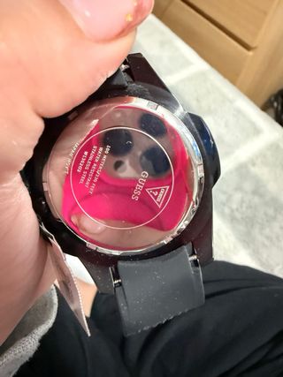 Reloj Guess Elegante Dorado y Rojo