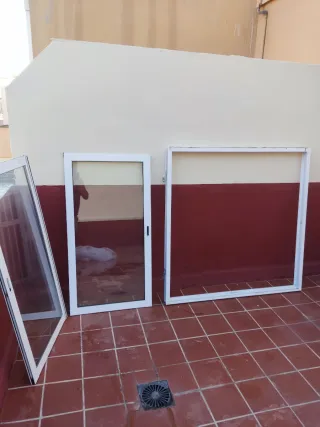 Ventana aluminio blanca