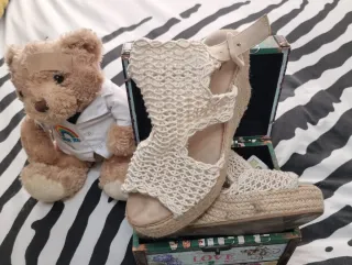 Sandalias cuña Beige