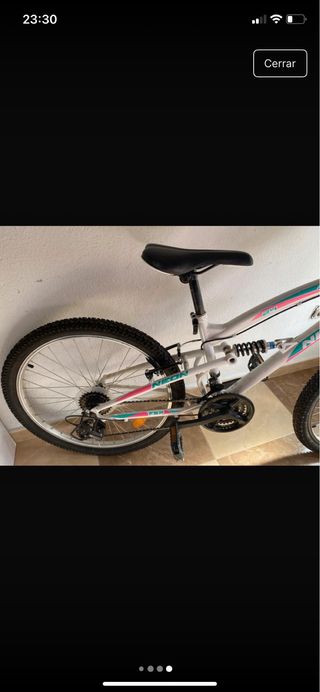 Bicicleta de montaña blanca