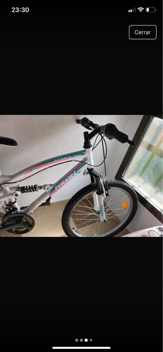 Bicicleta de montaña blanca