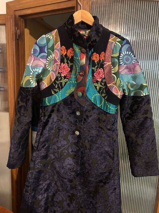 Abrigo patchwork floral bordado