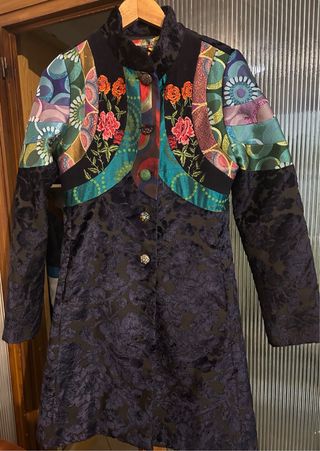 Abrigo patchwork floral bordado