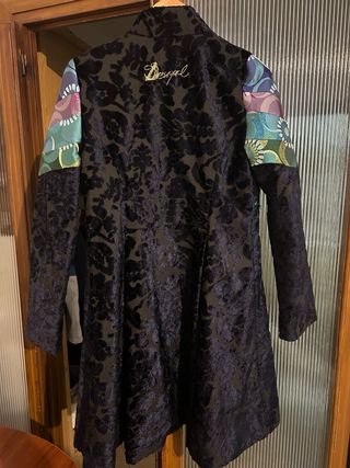 Abrigo patchwork floral bordado