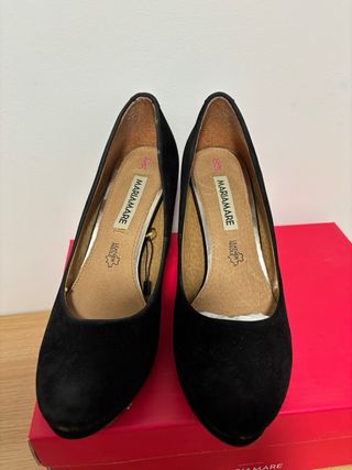 Elegante zapato tacón negro MARIA MARE