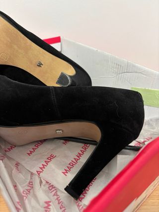 Elegante zapato tacón negro MARIA MARE
