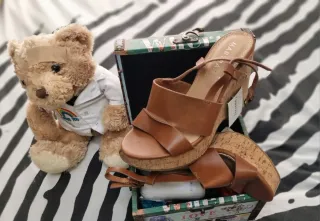 Sandalias cuña Maripaz marrones