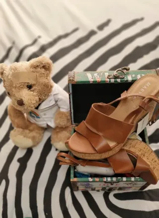 Sandalias cuña Maripaz marrones